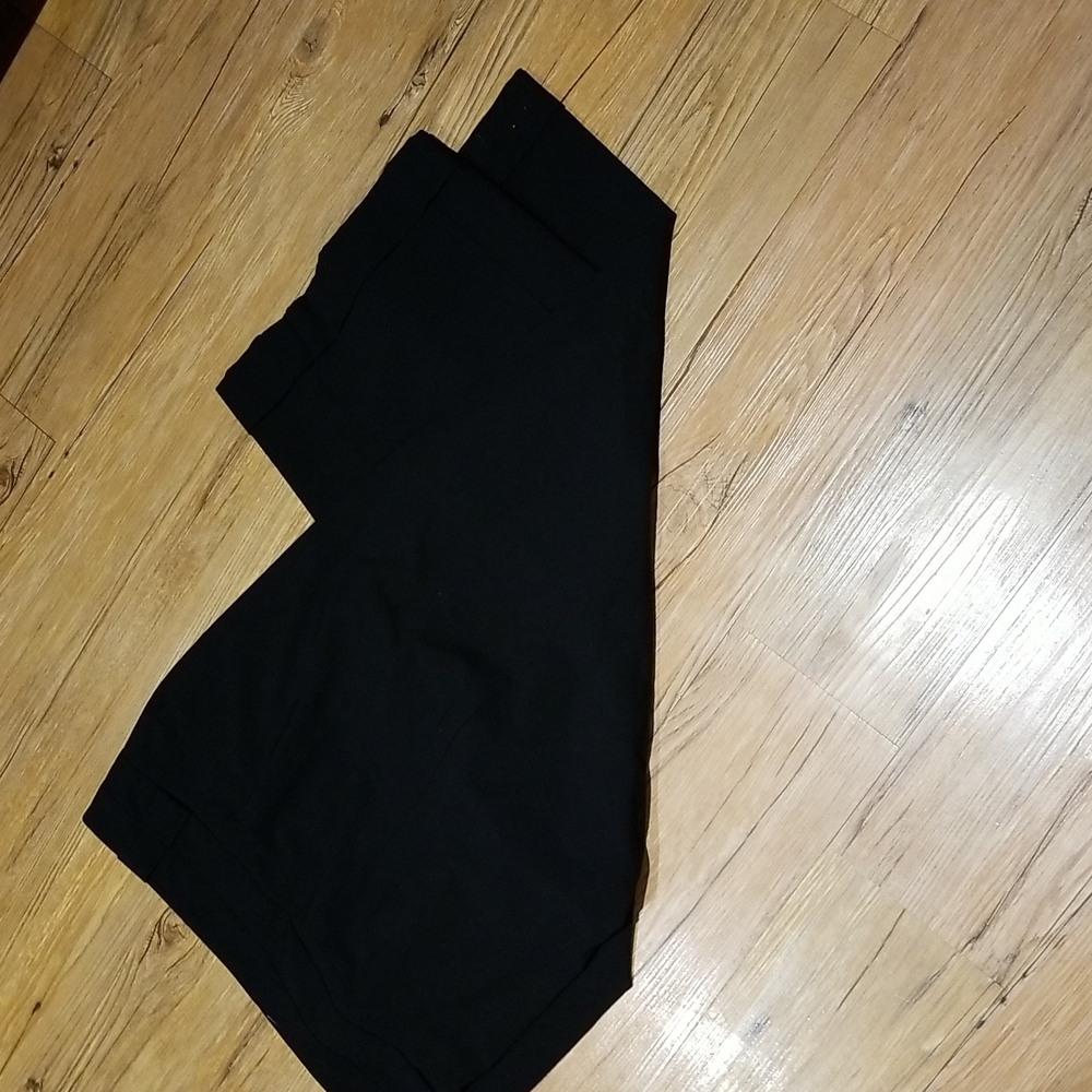 Lane Bryant black cuffed capri/pants pockets front/back sz24 like new